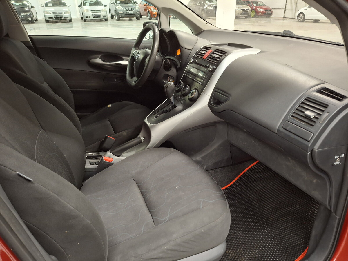 Toyota Auris I Рестайлинг, 2010 Фото №11