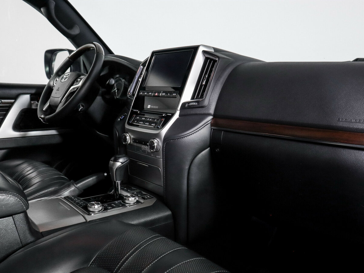 Toyota Land Cruiser 200 Series Рестайлинг 2, 2019 Фото №9