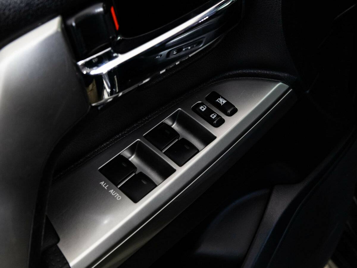 Toyota Land Cruiser 200 Series Рестайлинг 1, 2012 Фото №15