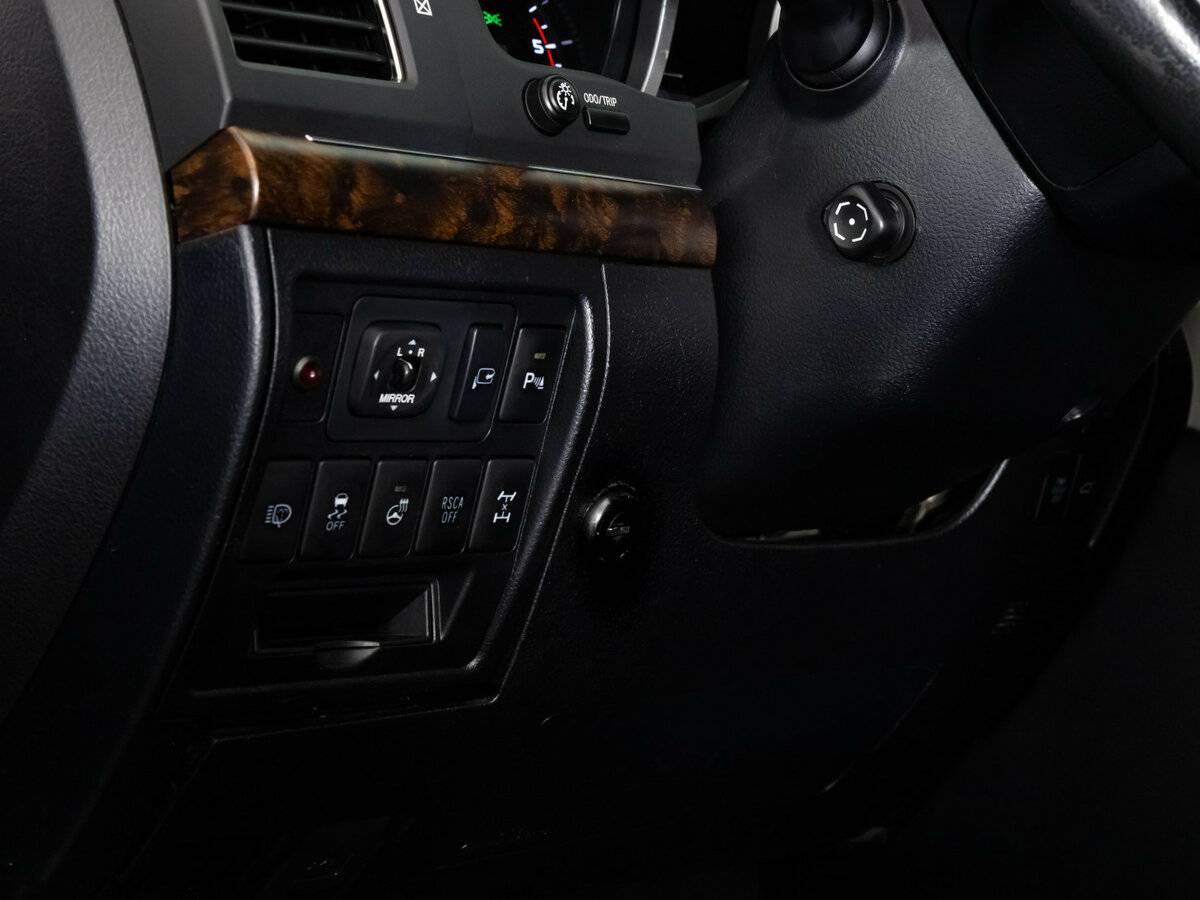 Toyota Land Cruiser 200 Series Рестайлинг 1, 2012 Фото №16