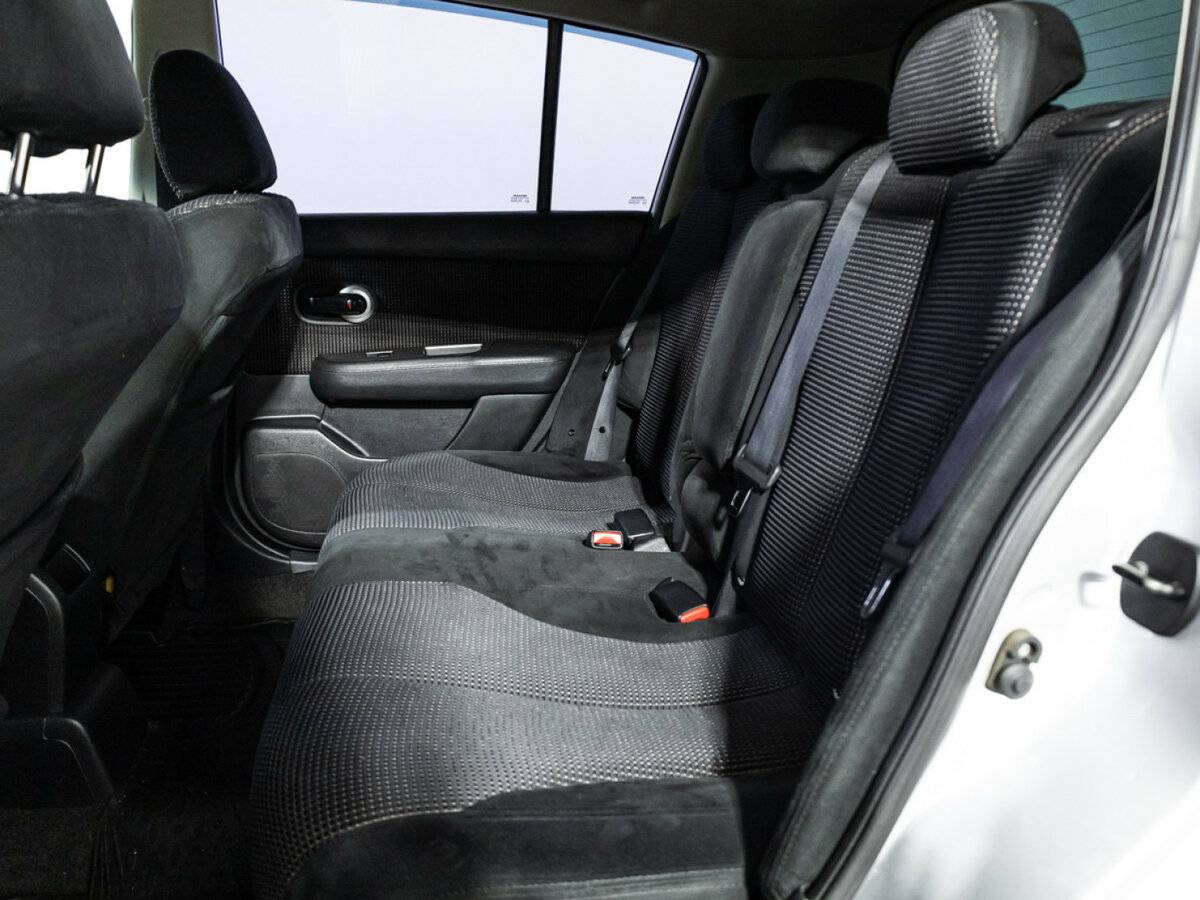 Nissan Tiida I Рестайлинг, 2010 Фото №10