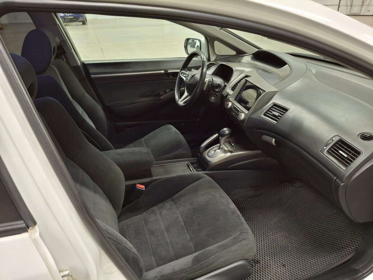 Honda Civic VIII Рестайлинг, 2010 Фото №10