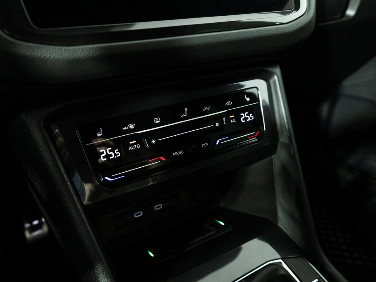 Volkswagen Tiguan II Рестайлинг, 2020 Фото №18