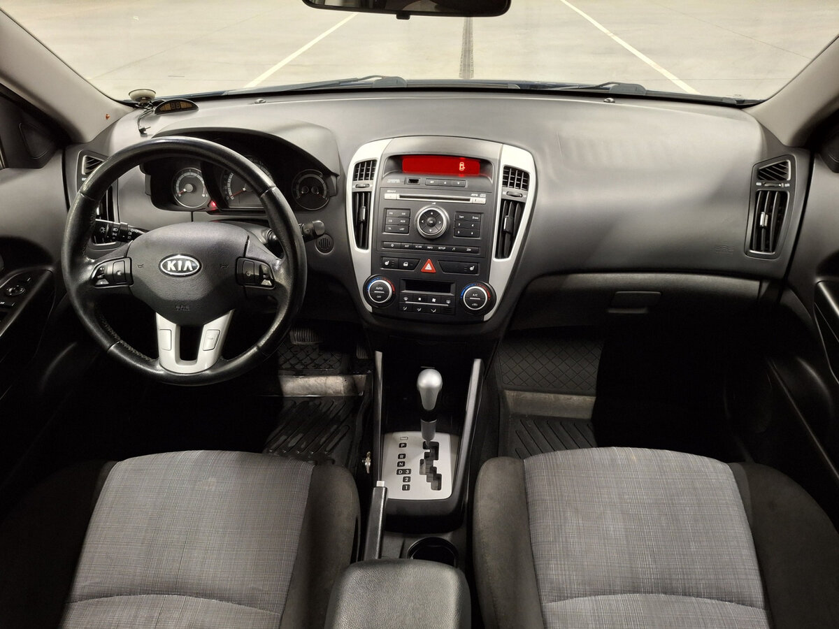 Kia Ceed I Рестайлинг, 2011 Фото №12