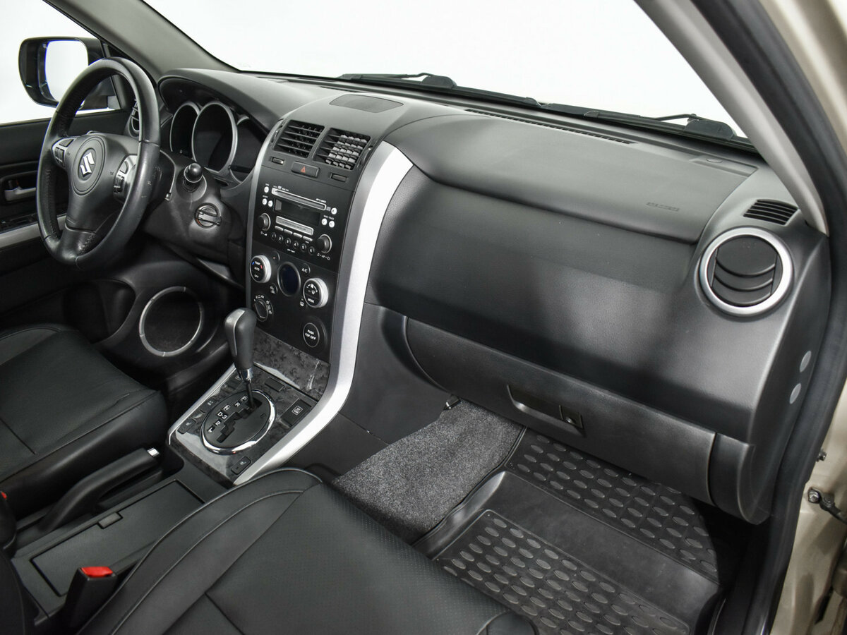 Suzuki Grand Vitara II Рестайлинг, 2010 Фото №14