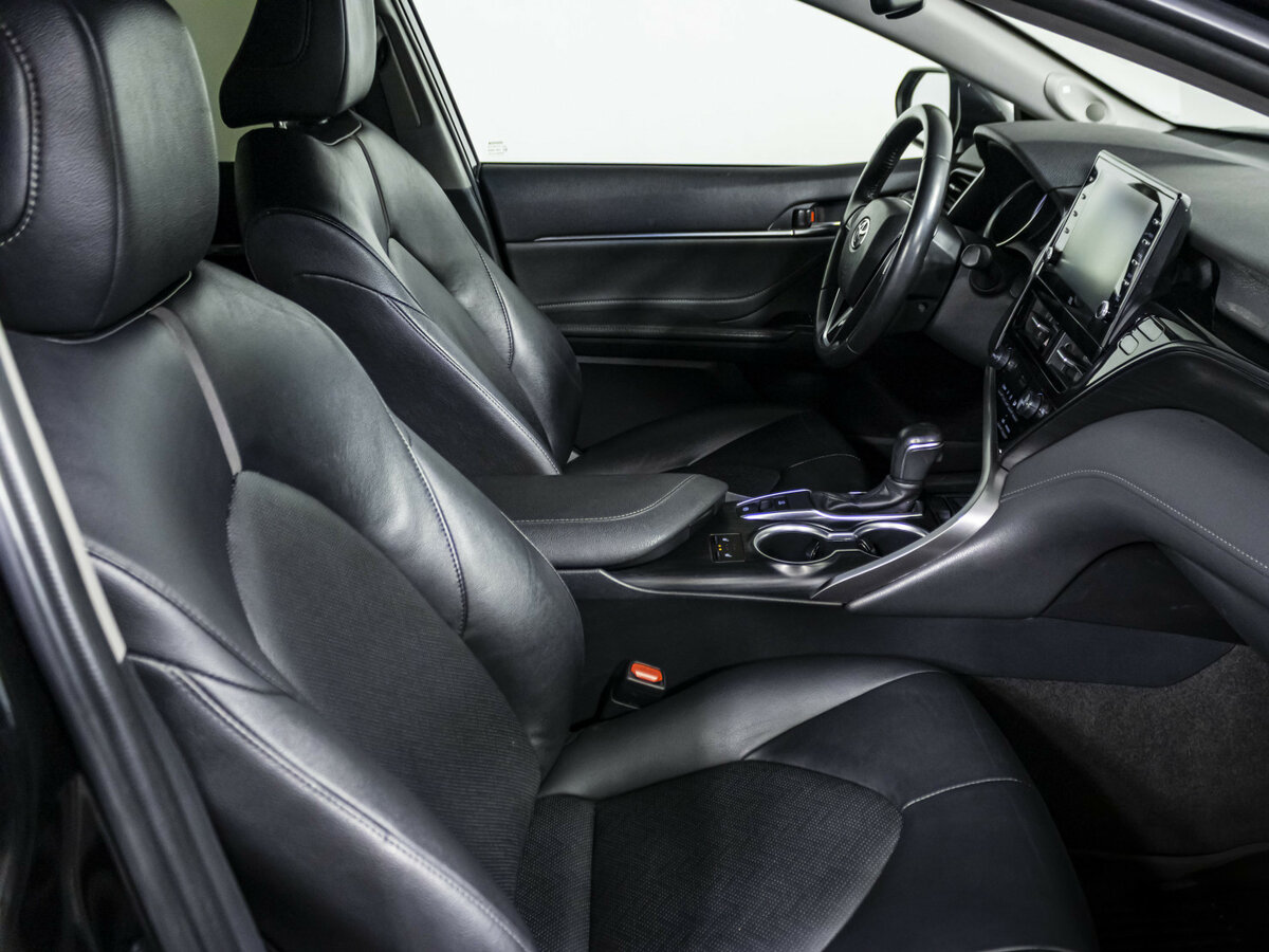 Toyota Camry VIII (XV70) Рестайлинг, 2021 - 66 961 км. | Фото №8