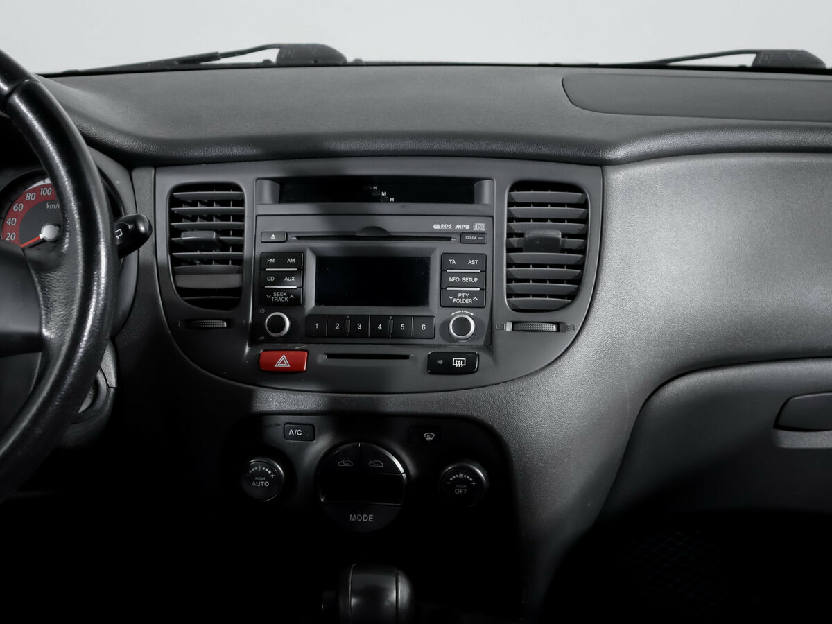 Kia Rio II Рестайлинг, 2011 Фото №10